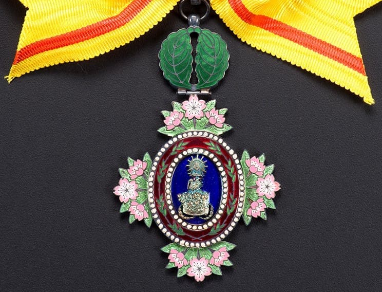 5th class  order of the Precious Crown awarded on April 29, 1989.jpg