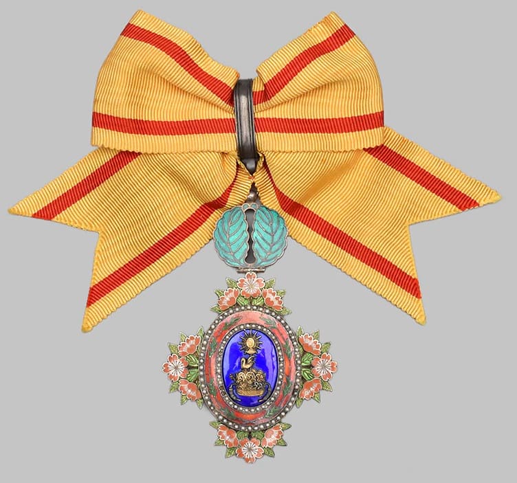 5th Class Order of the Precious Crown.jpg