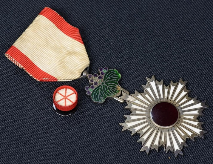 5th class Rising Sun order for the Russo-Japanese War.jpg