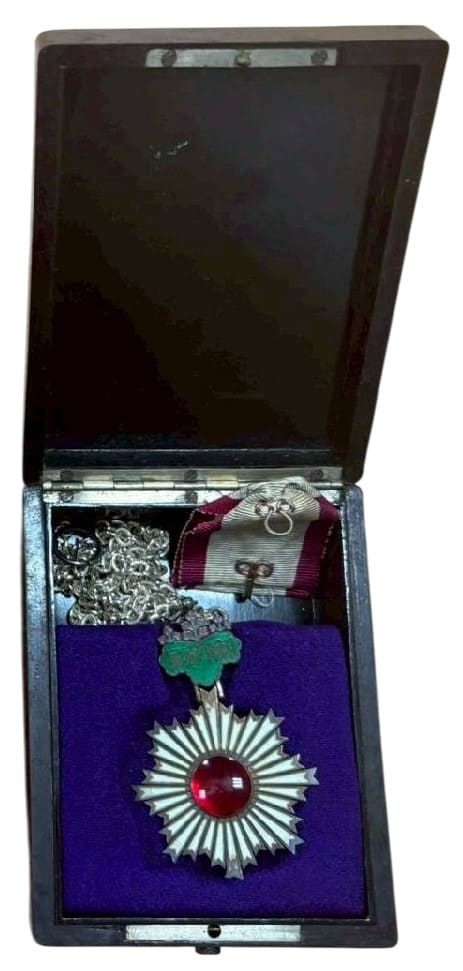 5th class Rising Sun Order in Early Square Lacquer Case.jpg