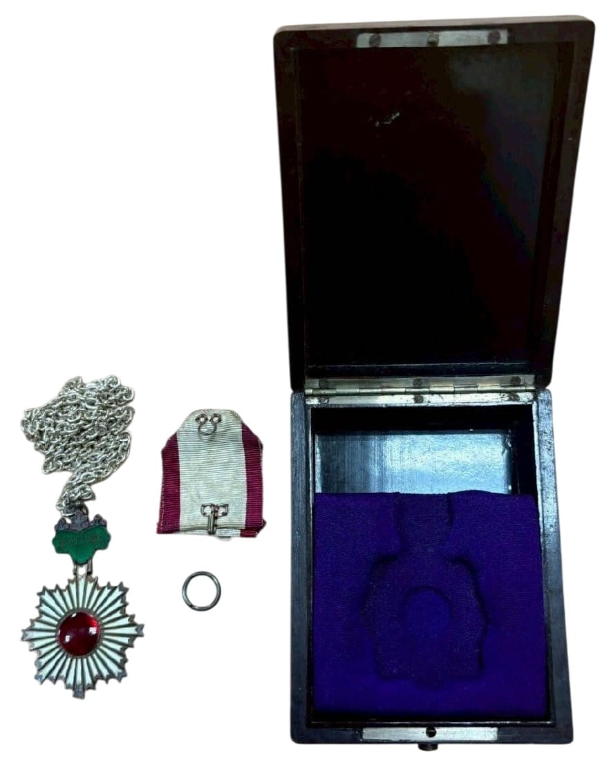 5th  class Rising Sun Order in Early Square Lacquer Case.jpg