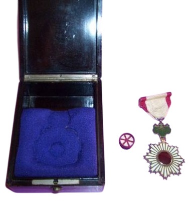 5th class Rising Sun Order in Early  Square Lacquer  Case.jpg