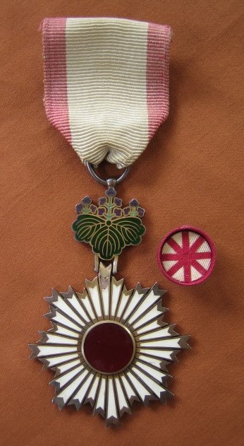 5th class Rising Sun orders made by Hirata workshop.jpg