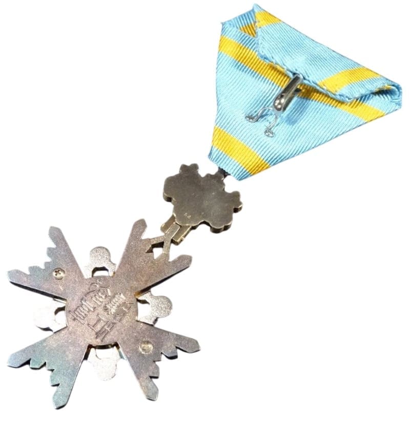5th class Sacred Treasure order awarded  in 2005.jpg