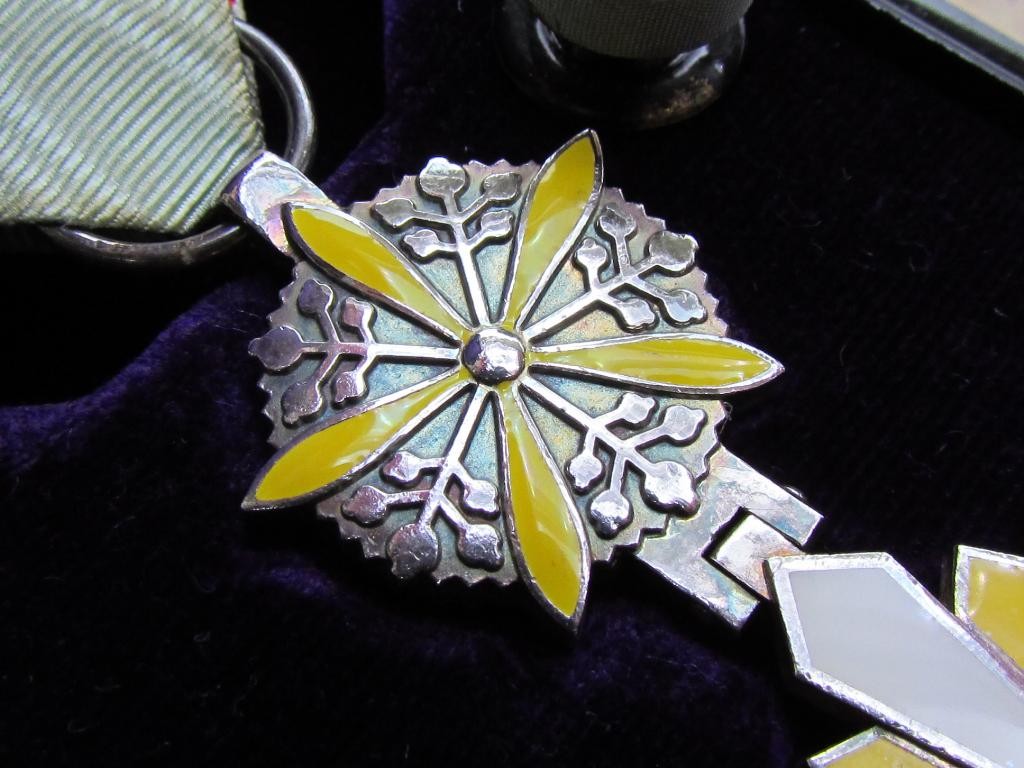 6th  class  Order of the Auspicious  Clouds.JPG