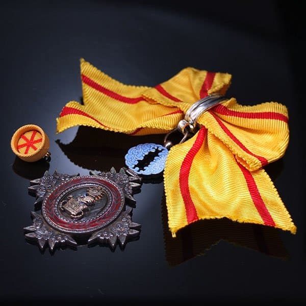 6th Class Order  of the Precious  Crown.jpg