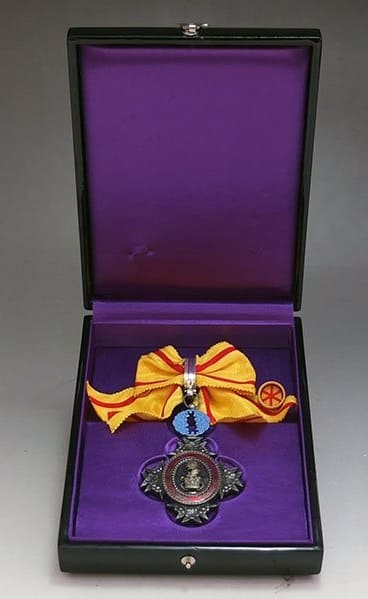 6th Class Order  of  the Precious Crown.jpg