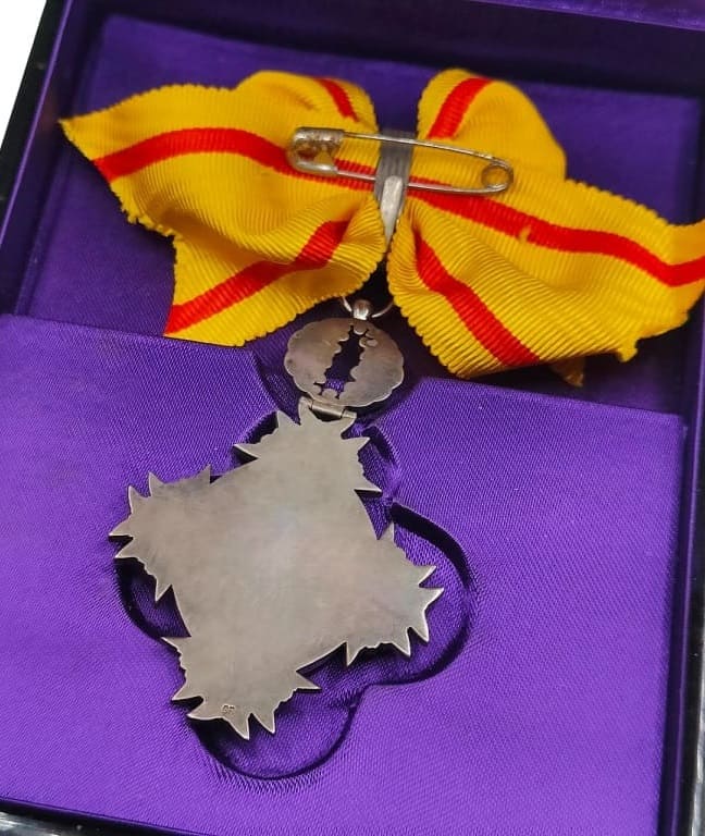 6th class order of the  Precious Crown marked GF.jpg