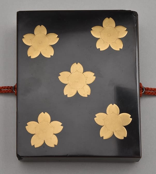 6th class Precious  Crown order from Meiji era with case for foreigners.jpg