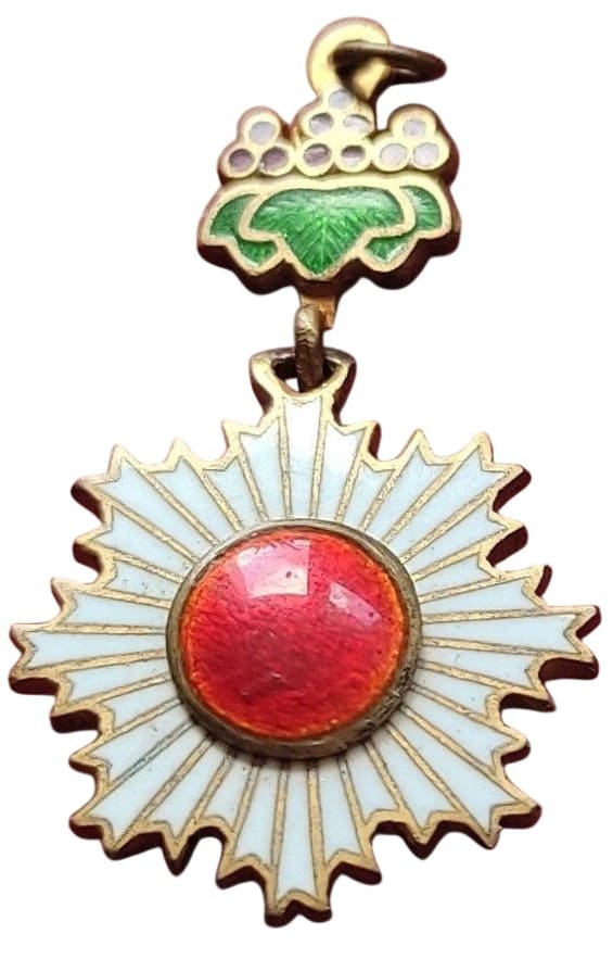 6th class Rising Sun Order  Miniature.jpg
