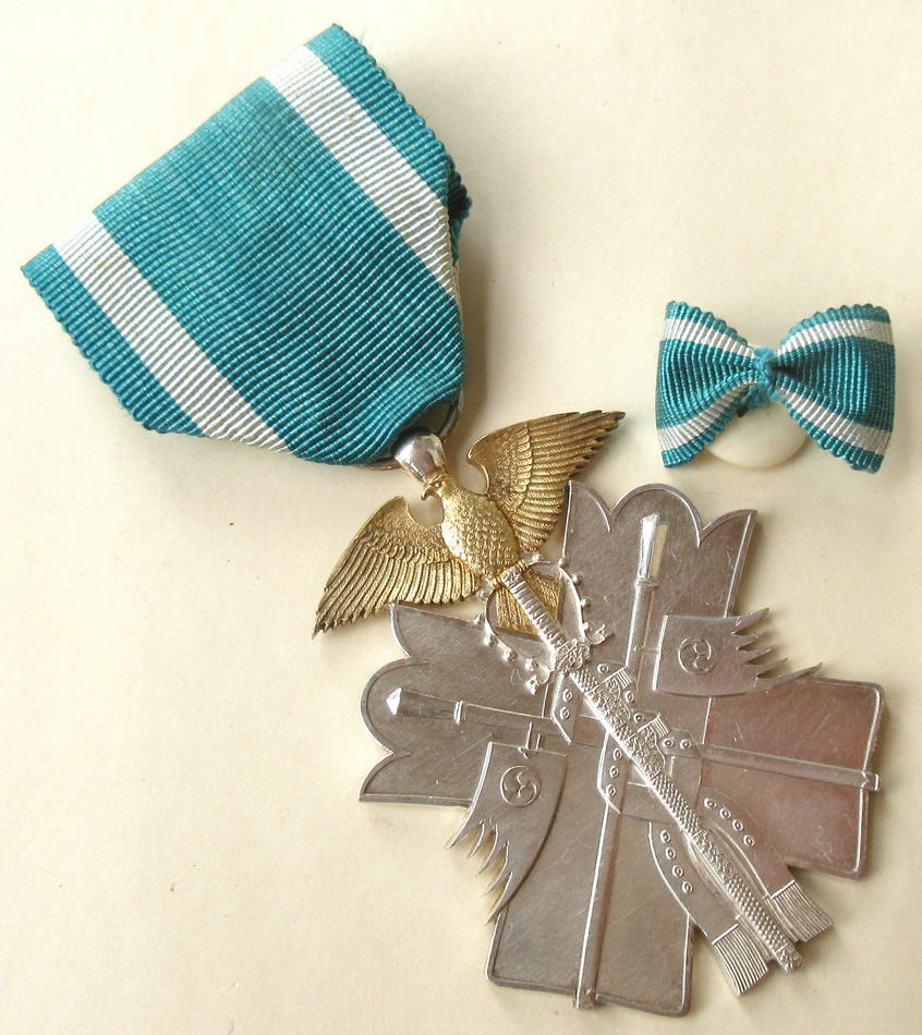 7th class Golden Kite awarded in  1905 for the  Battle of Mukden.jpg