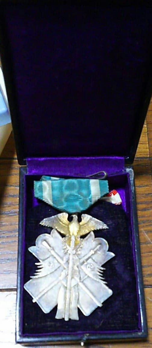 7th class Golden Kite order awarded in 1906.jpg