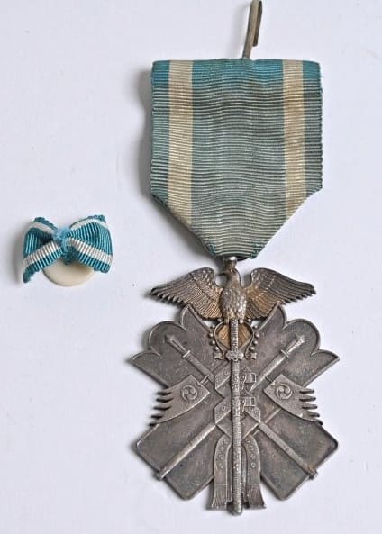 7th class Golden Kite order awarded in 1906 to Chief Petty Officer.jpg 7th class Golden Kite order awarded in 1906 to Chief Petty Officer.jpg