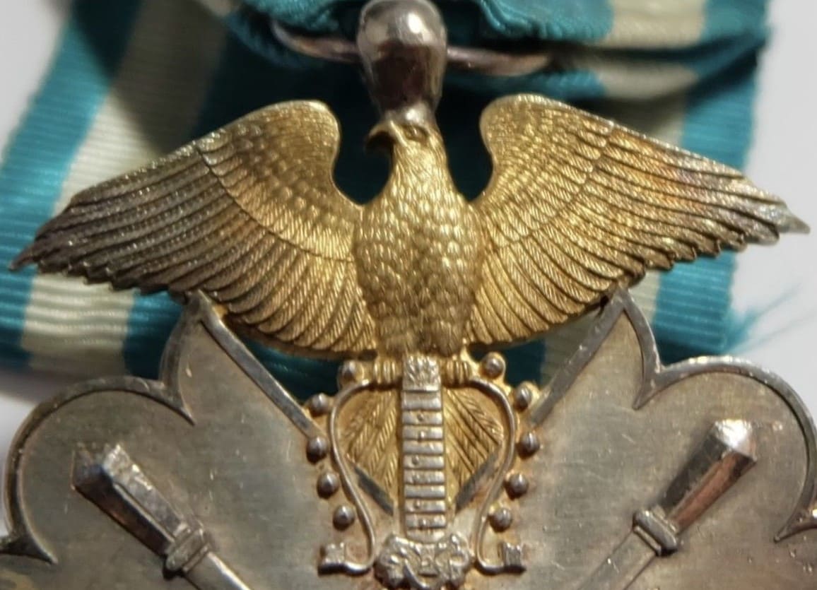 7th class Order  of Golden  Kite with  mark 美.jpg