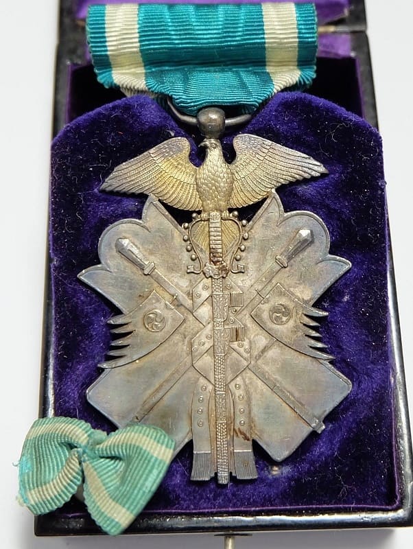 7th class Order  of Golden Kite with  mark 美.jpg