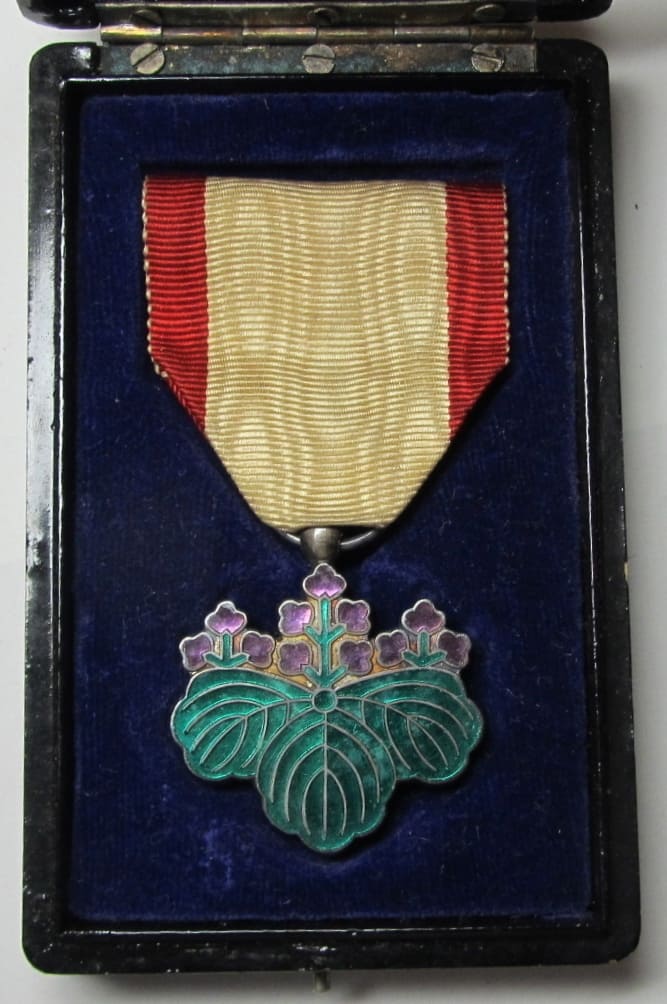 7th class Order of  Rising Sun with mark ナ.jpg