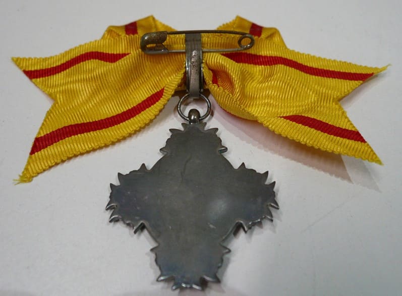 7th Class Orders of the Precious Crown/勲七等宝冠章 | Medals