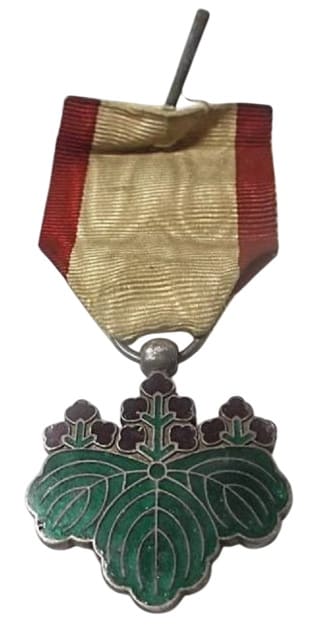 7th class order of the Rising Sun with mark ヒ.jpg
