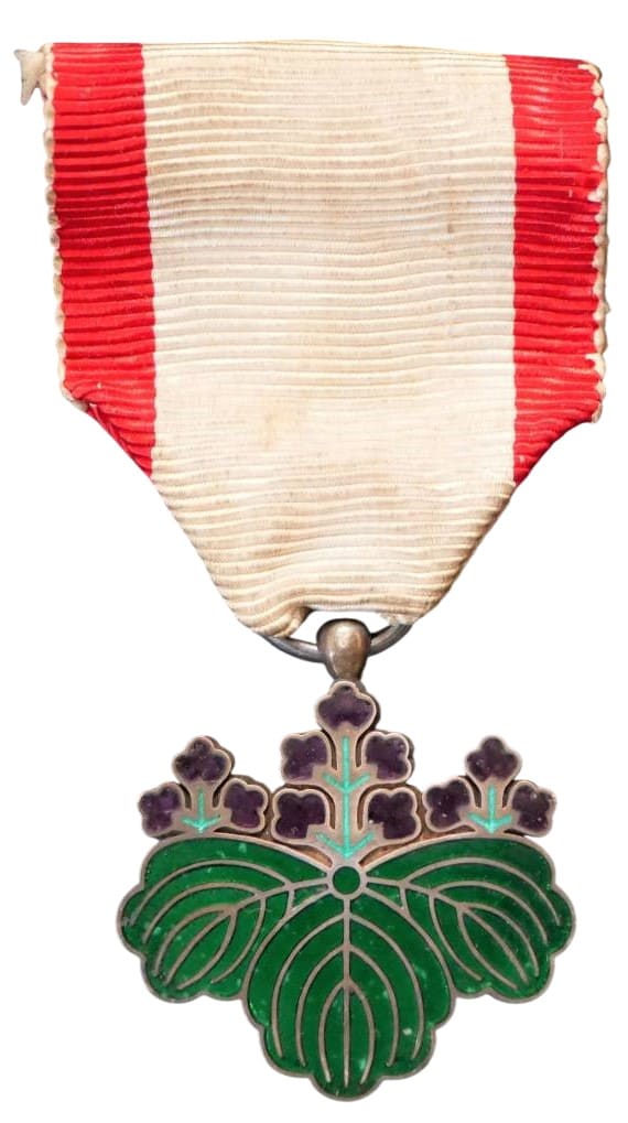 7th class Rising Sun Order in Early Square Lacquer Case awarded in 1878.jpg