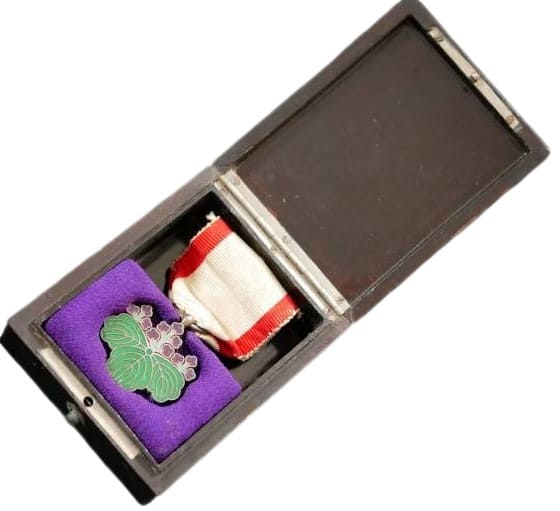 7th class Rising Sun Order in Early  Square Lacquer Case awarded in 1878.jpg