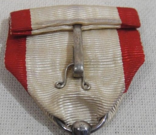 7th class Rising Sun Order marked  美 awarded in 1920.jpg