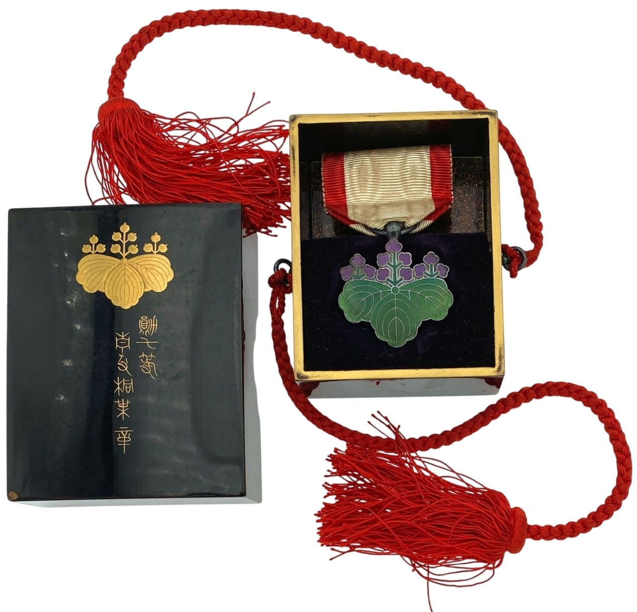 7th class Rising Sun order with case for foreigners.jpg