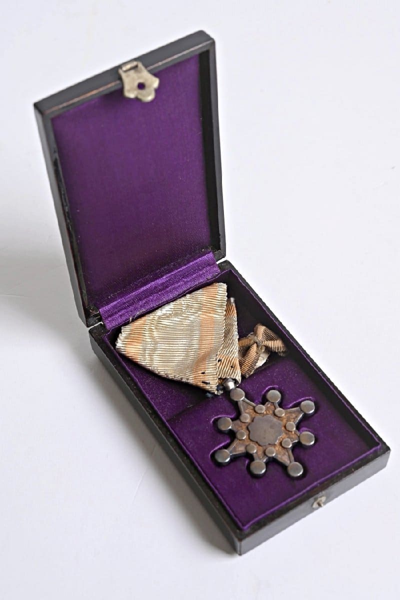 7th class Sacred Treasure awarded  in 1902 to Navy Chief Petty Officer.jpg