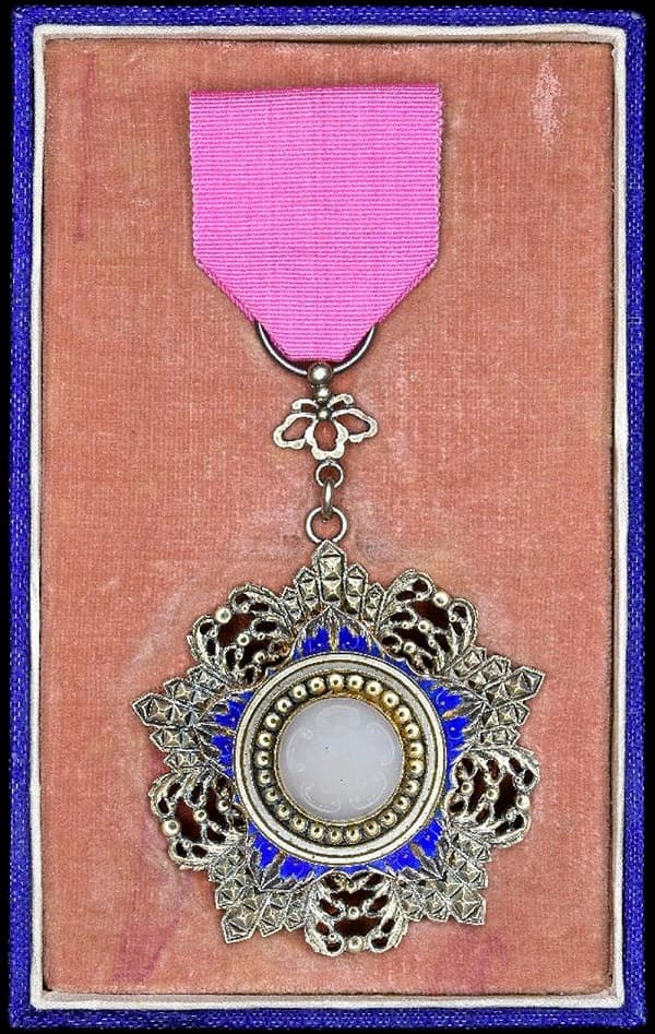 8th class Order of Brilliant Jade No. 20.jpg