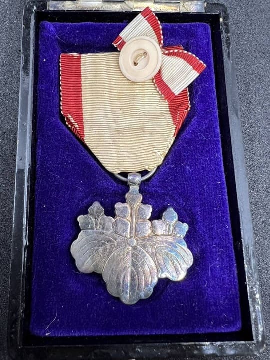 8th class Order of Rising Sun with  mark 美 made by Shobido workshop.jpg