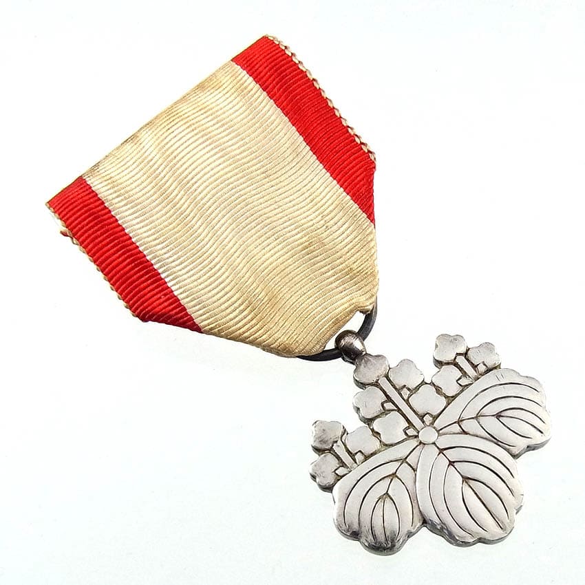 8th class Order  of Rising Sun with mark ナ.jpg
