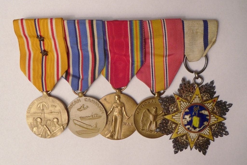 8th class Order of the Cloud and Banner No.20 awarded in 1946.jpg