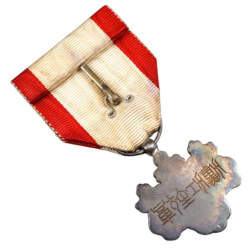 8th class order  of the Rising Sun with mark ヒ.jpg