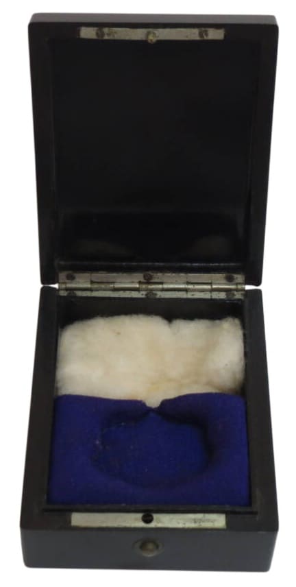 8th class Rising Sun Order in Early Square  Lacquer Case.jpg
