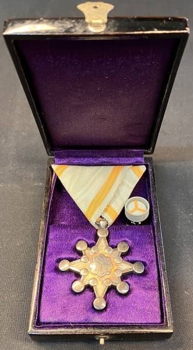 8th  class Sacred Treasure order posthumously awarded in 1965.jpg