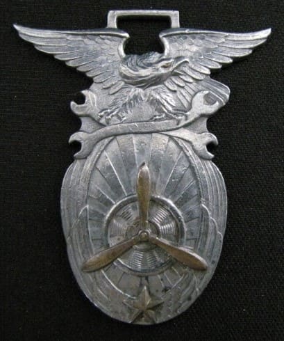 9th Class of Engine Mechanics 1938 Graduation Commemorative Badge.jpg