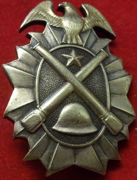 昭和十一年山砲・九 駐満記念章.JPG