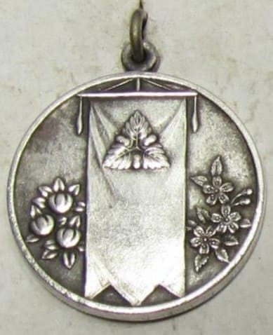 昭和三年大日本蠶絲会御大典記念記念品章 _.jpg