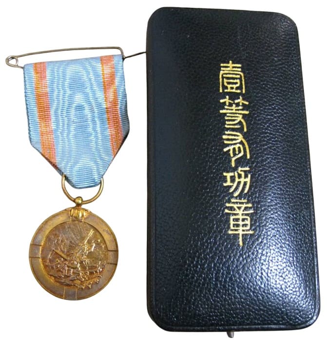 帝国水難救済会_有功章服部時計店製.jpg