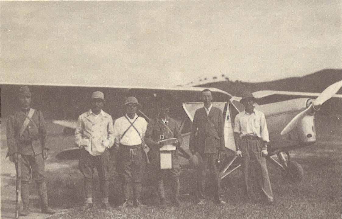 満蒙＿活躍する本社機(軽).jpg