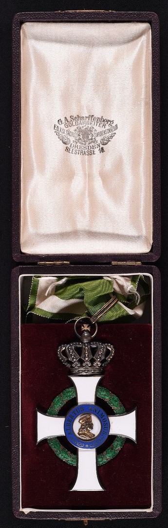 Albrechts-Orden (sächsisch), Ritterkreuz 1. Klasse mit Krone-.jpg