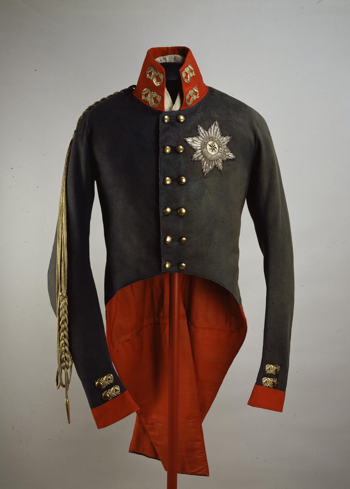 Alexander_I's_Preobrazhensky_uniform_for_coronation_.jpg