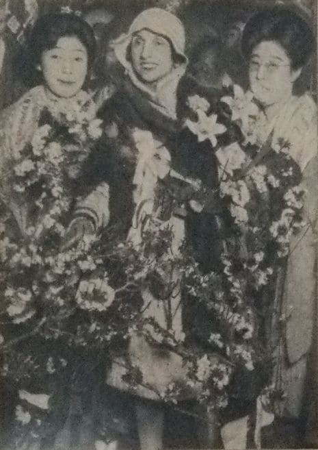 Anna Pavlova during her tour in Japan in 1922.jpg