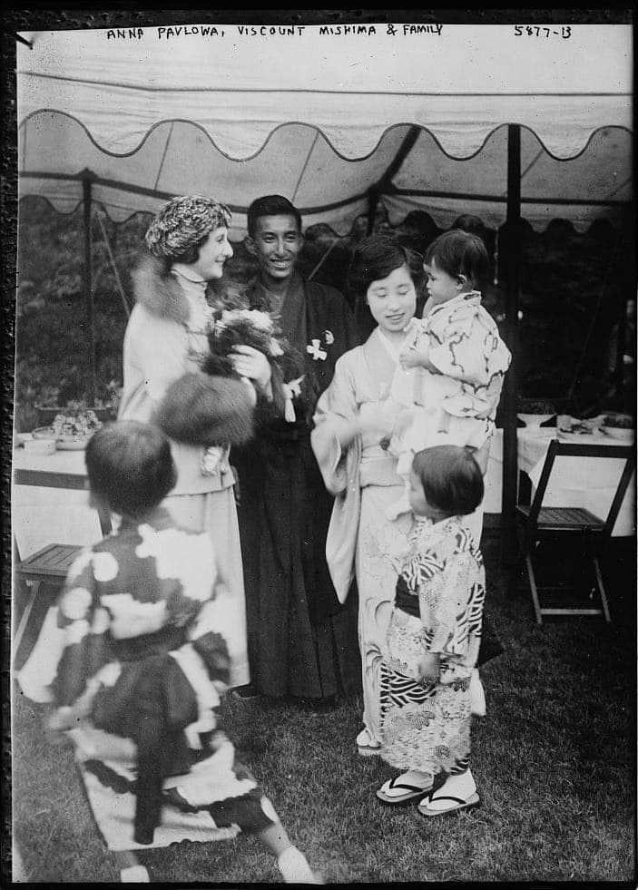 Anna  Pavlova during her tour in Japan in 1922.jpg