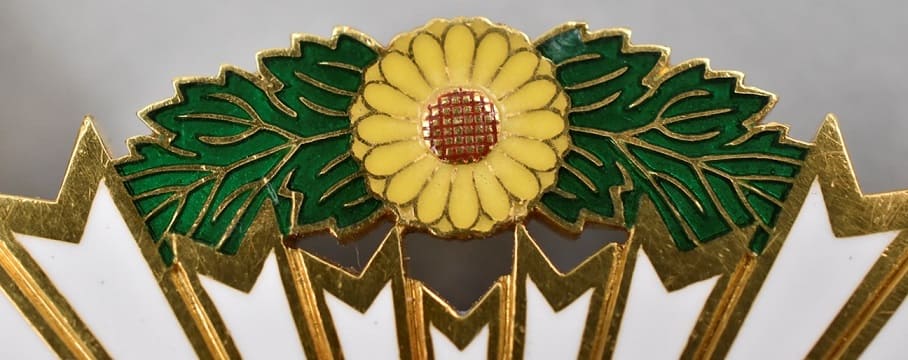 Badge of  the  Order of the  Chrysanthemum.jpg