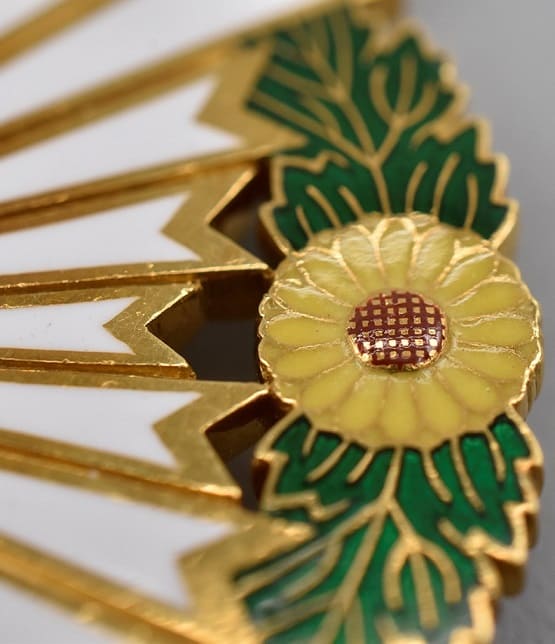 Badge of the  Order  of the  Chrysanthemum.jpg