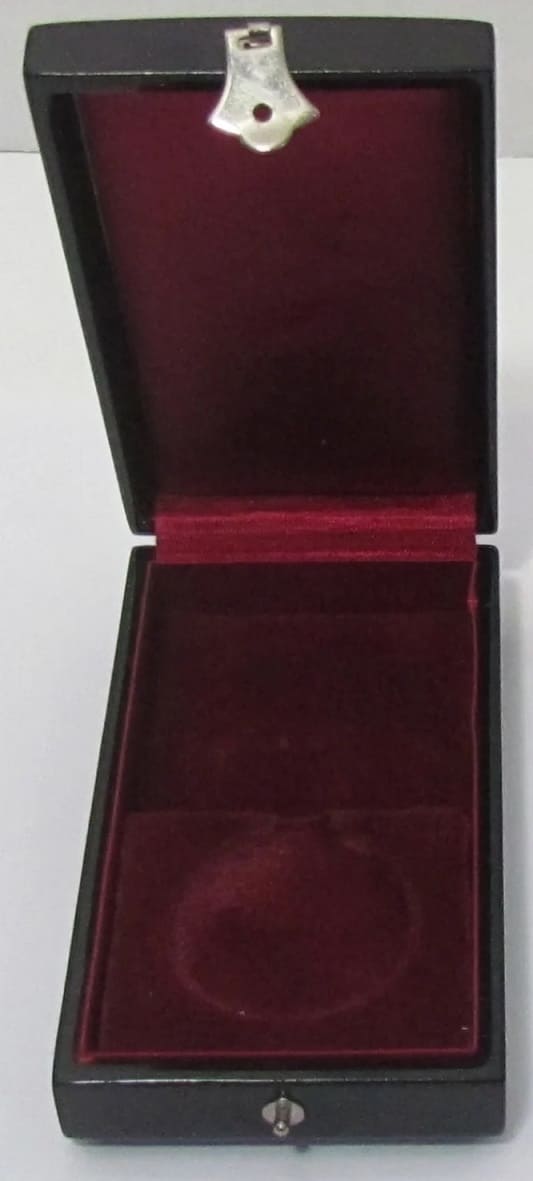 Blue Ribbon Medal of Honor awarded  in 1977.jpg