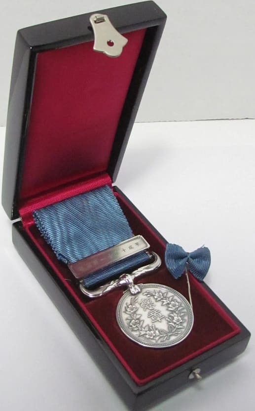 Blue Ribbon Medal of Honor awarded in  1998.jpg