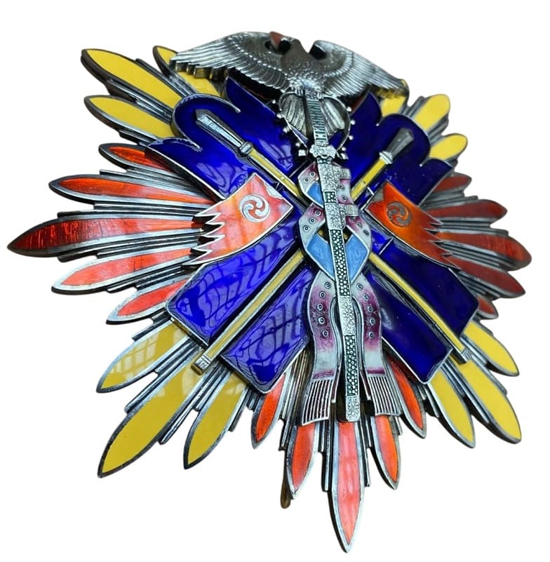 Breast star of the Golden Kite  order from Meiji era.jpg