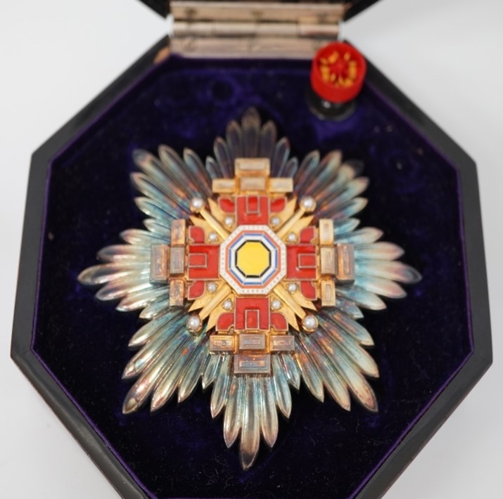Breast star of the Pillars of the State awarded in 1940.jpg