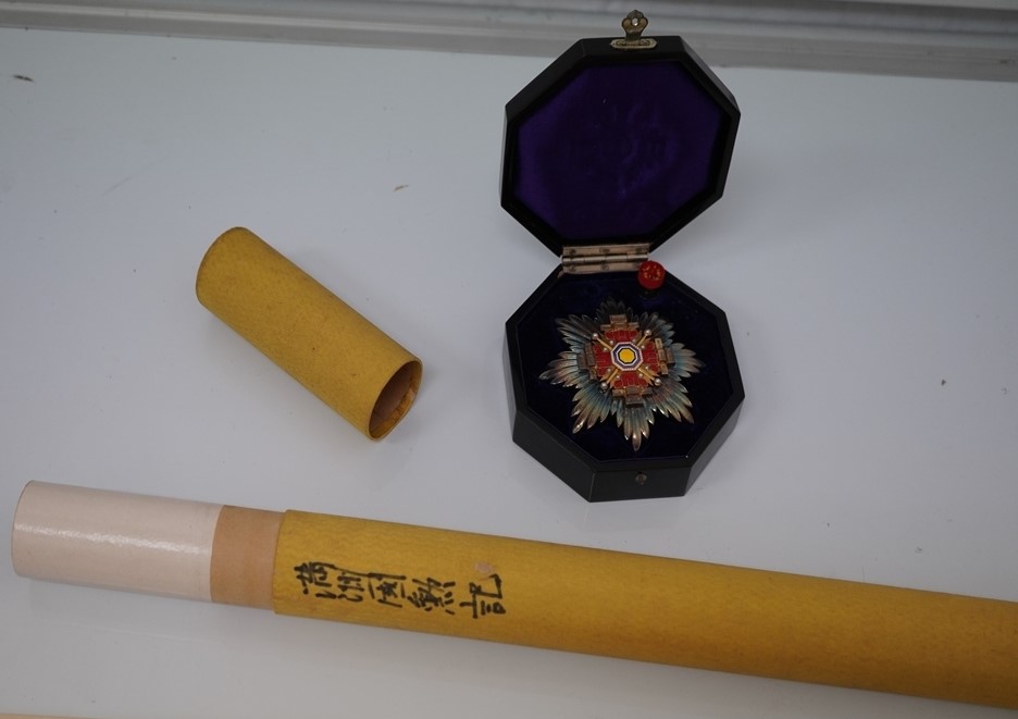 Breast star  of the Pillars of the State awarded in 1940.jpg